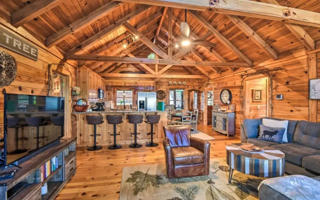 Bent Tree Cabin With Mountain & Lake Views!