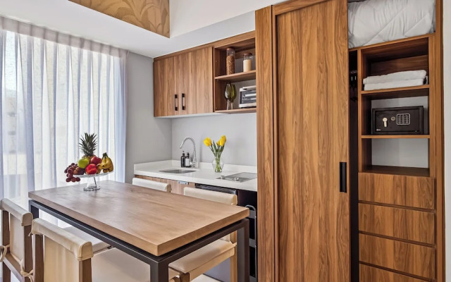 Stunning Beachfront Condo - Sea Views