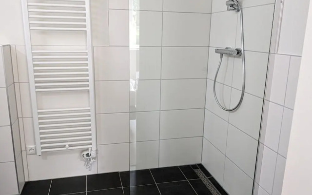 Quiet Lakeside Escape for Four