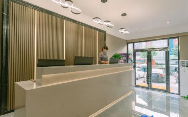 Qingmu Select Hotel (Ma'anshan Hongqi Middle Road RT-Mart)