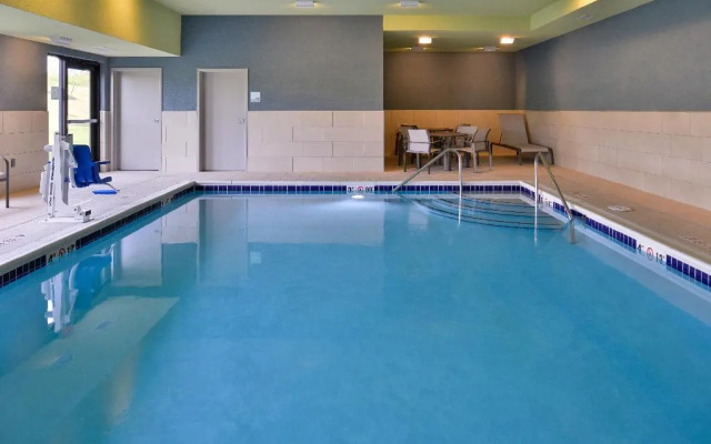 Holiday Inn Express & Suites Olathe West by IHG