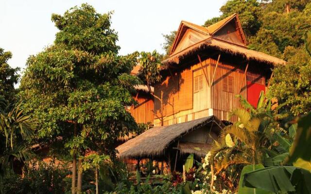 Le Bout du Monde Khmer Lodge