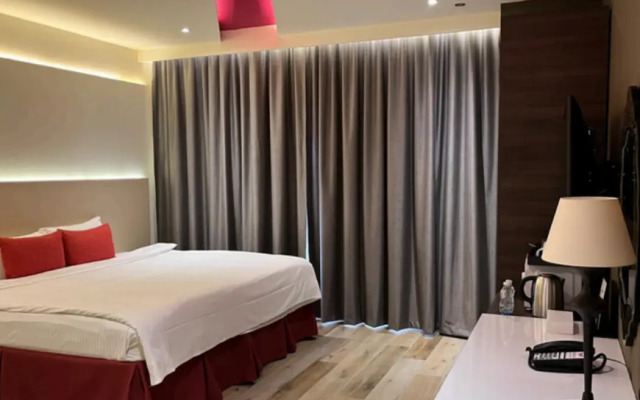 Carnelian By Glory Bower Hotel