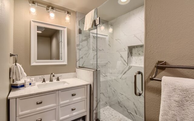 Spacious Mill Run 3 Townhouse Close to City Attractions by RedAwning