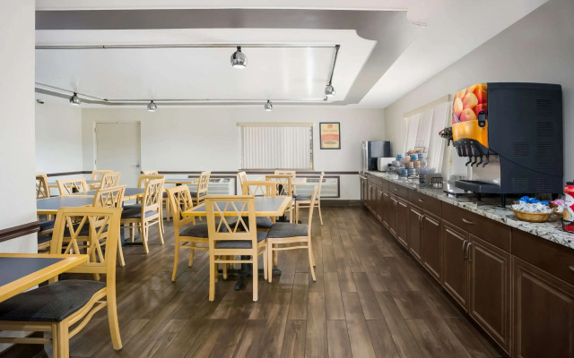 Econo Lodge Live Oak