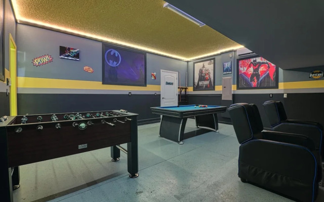 Christopers 9-bedroom Vacation Home