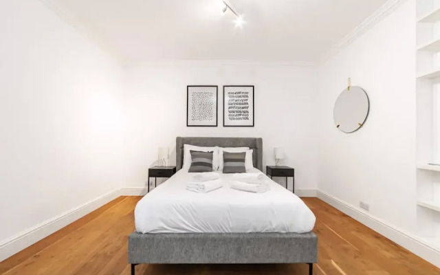 Elegant Two-level Kensington Apartment