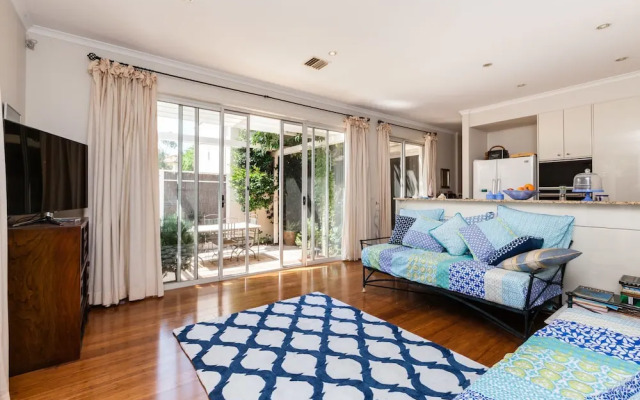 JASMINE, 2BDR Port Melbourne House
