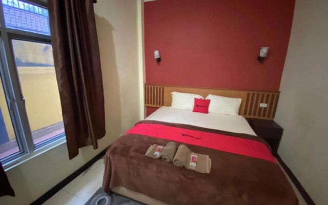 RedDoorz Plus Syariah @ Jalan Syiah Kuala Banda Aceh