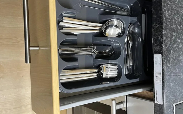 Hive Stays, Sleeps 3, Free Parking, Wifi, Smart Tv