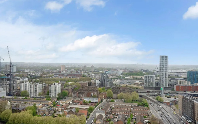 Stunning Two-bedroom Apartment With a Balcony