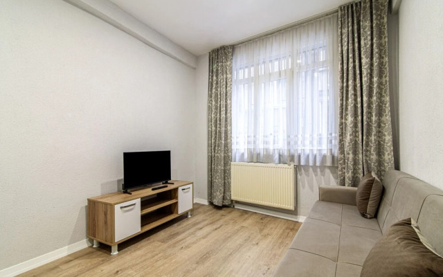 Centrally Located Apartment With Backyard in Sisli