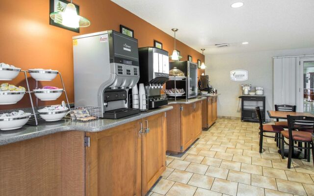 Comfort Inn & Suites Sheboygan I-43