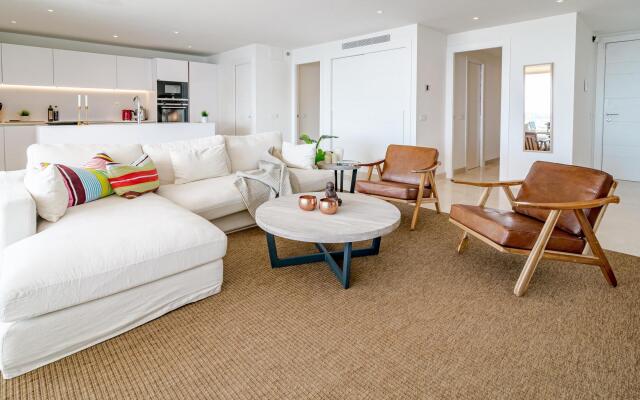 LMR- Luxury apartment, private pool. Families only