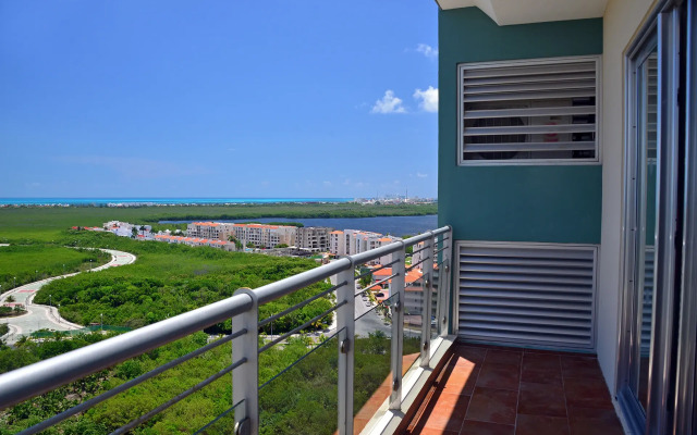 Krystal Urban Cancun & Beach Club