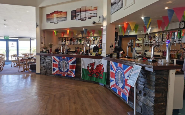 Snowdonia Sunbeach Holiday Sea and Mountain View
