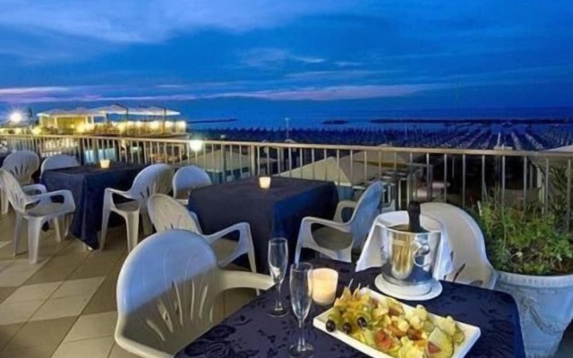 Hotel Caravelle