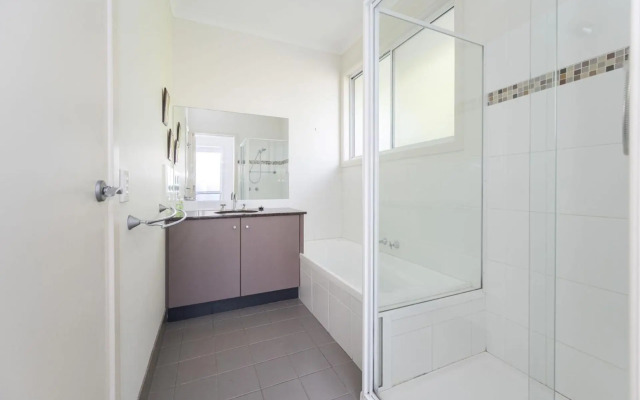 SANDPIPER 5 CLOSE TO TOWN Inlet Side