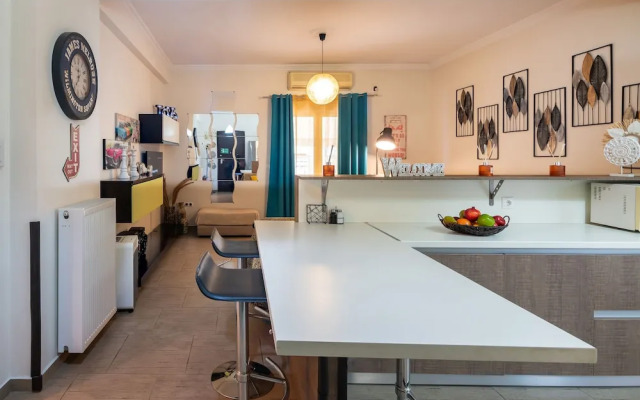 Charming 2BR retreat near market & beach