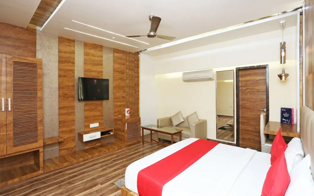 Vaccinated Staff- Capital O 3844 Hotel Kd Palace