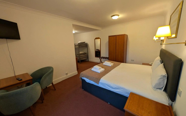 Oriel Hotel