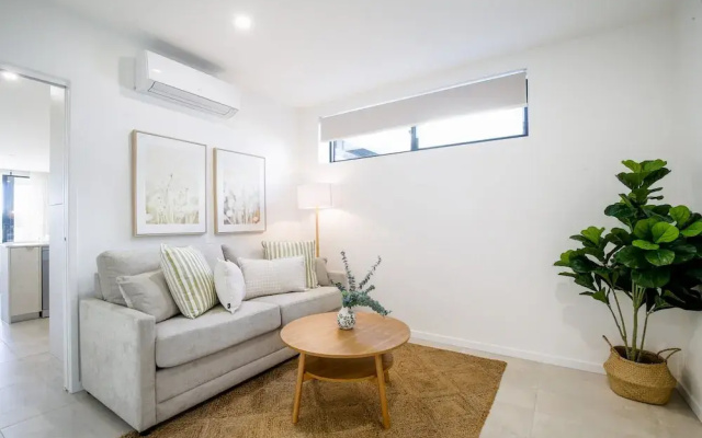 Bay View 2-bedroom Apartment With BBQ