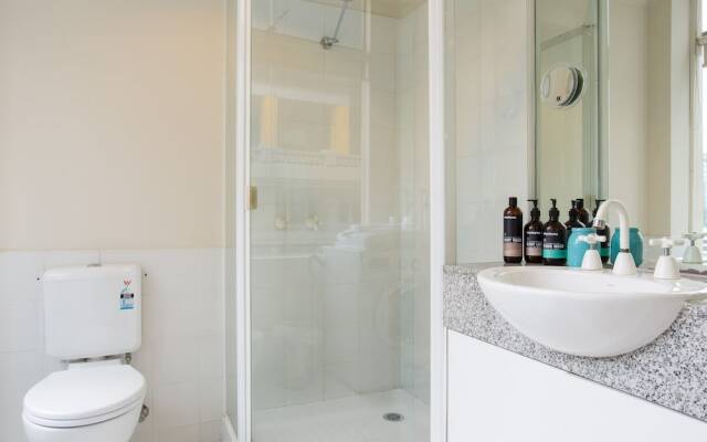 1 Exhibition Apartment Hotel