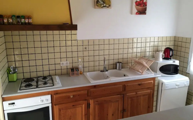 Stunning Holiday Home in Bourdeaux with Hill View