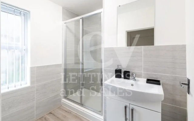 Lush Apartment 5 Bedroom House - WBR