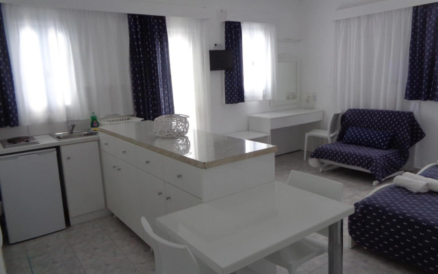 Blue and White Studios & Apartments