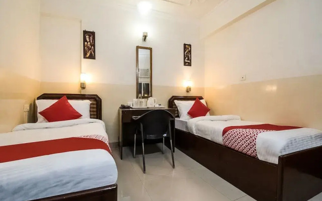 OYO Flagship 42717 Hotel Fort