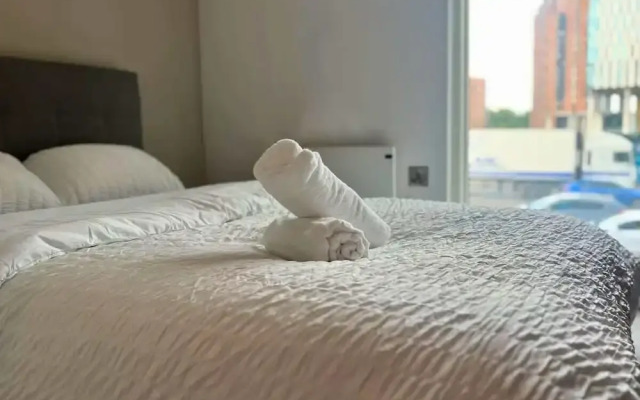 Joyful - 2 Ensuite Flat in M15