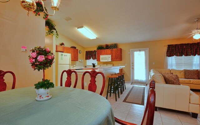 Greater Groves 3 Bedroom House w Pool - 5205GG