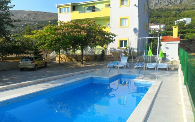 Mariska - With Swimming Pool - A1