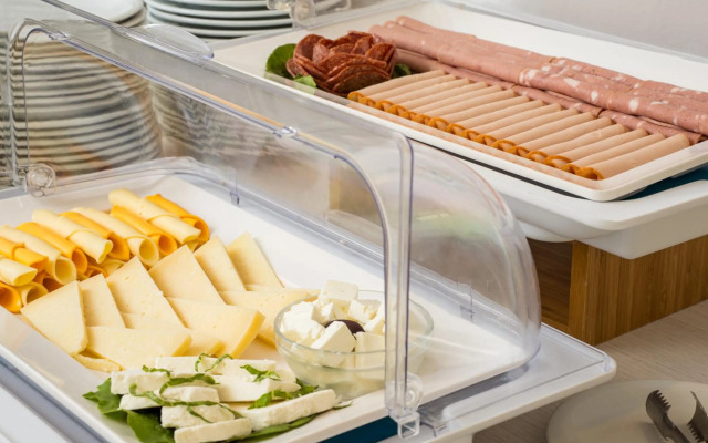 Mr & Mrs White Tinos