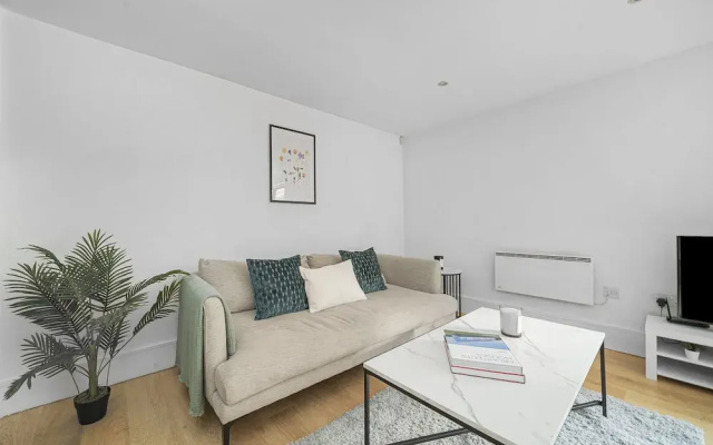 King's Cross Apartment with Terrace