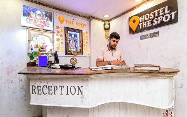 Hotel Spot Inn Paharganj Near New Delhi Railway Station