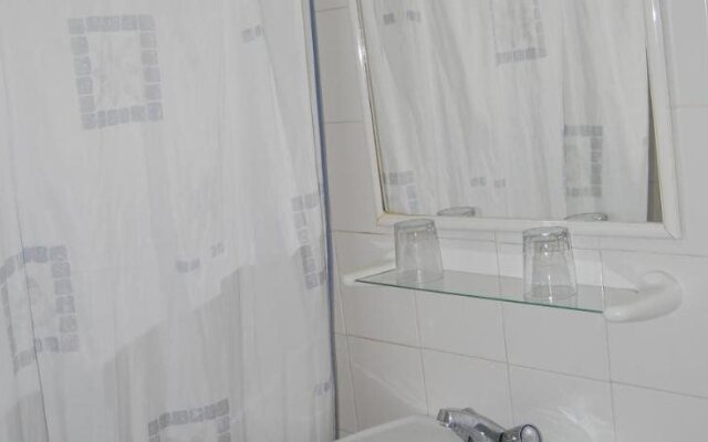 Hostal Avenida by Bossh! Hotels