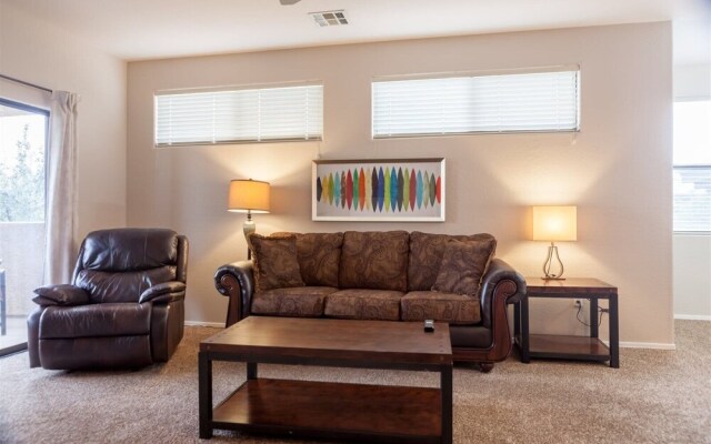 2BR Plus Ocotillo Townhome, Heated Pool, Spa, Gym