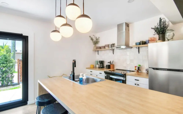 4BR Sleeps 10 Pet Friendly w/ Bbq!