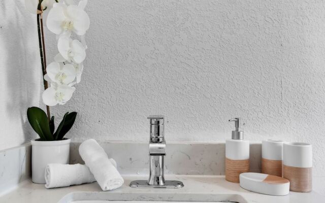 Design District Luxe 3BD Home