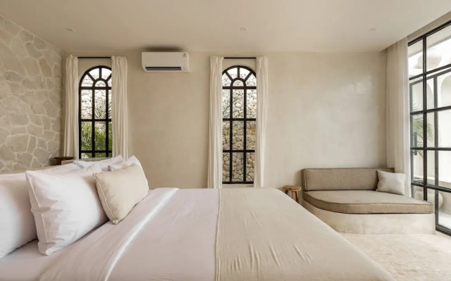 Luxe & Unique Honeymoon Bocami Suites- 2 by Azure