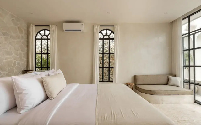 Luxe & Unique honeymoon Bocami Suites- 2 by OriVista