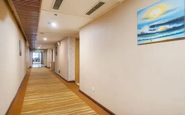 Wansheng Garden Hotel (Xinyang Luoshan Xiya Libao Plaza Branch)