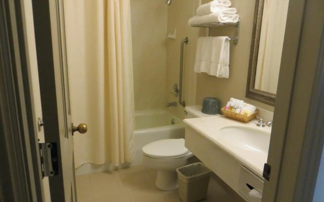 Cow Hollow Inn & Suites