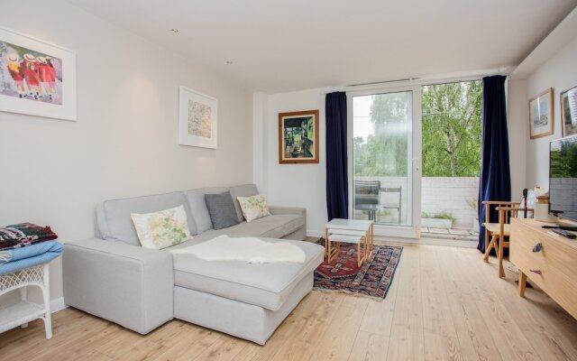 Spacious 2 Bedroom Flat With Communal Garden