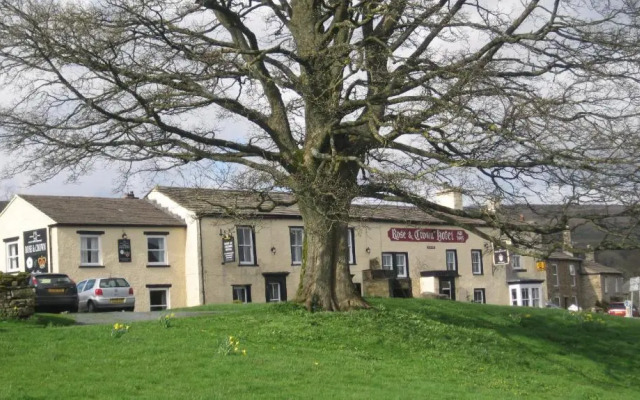 OYO Rose & Crown Hotel