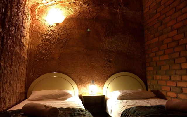 The Lookout Cave Underground Motel