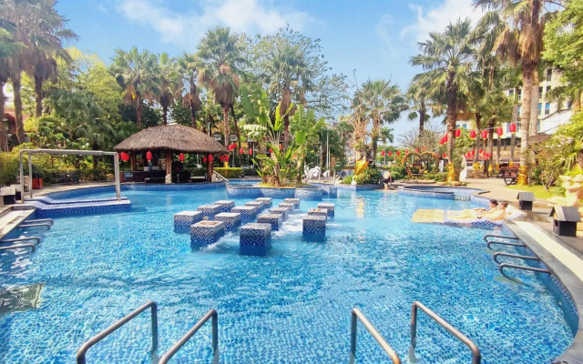 Jin Debao Kaiyue International Hot Spring Resort Hotel – Pool – Meizhou