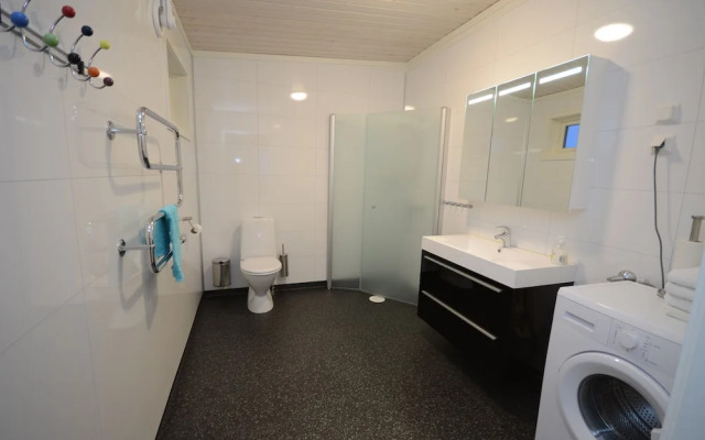 Ekker Island Arctic Lodge